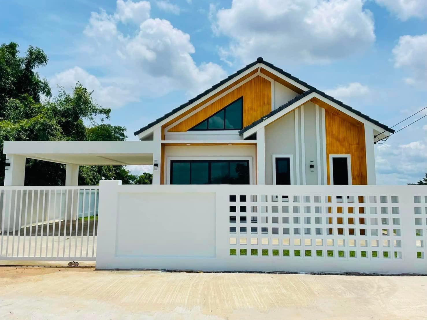 Những ngôi nhà vườn tiện nghi với phim dán kính nhìn một chiều