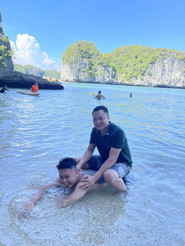 Anh em chơi rất vui