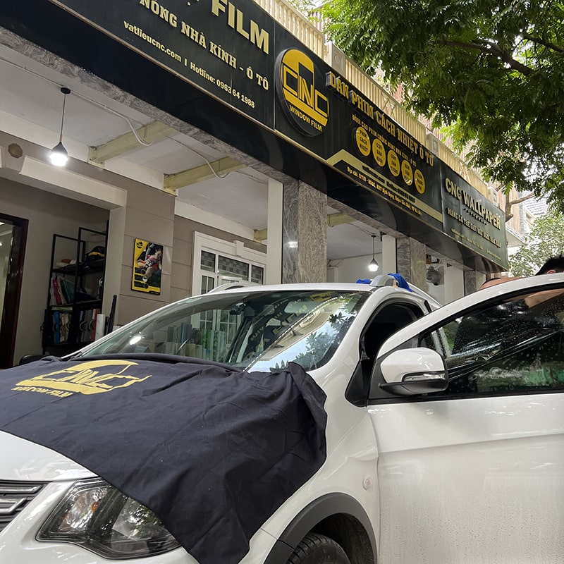 Dán kính xe tối màu