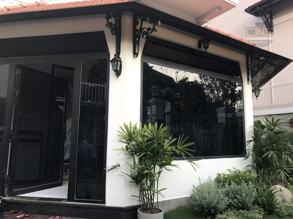 phim dán kính màu đen