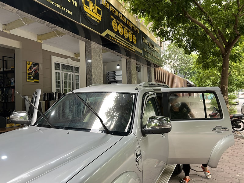 Chiếc xe dán film đã cũ