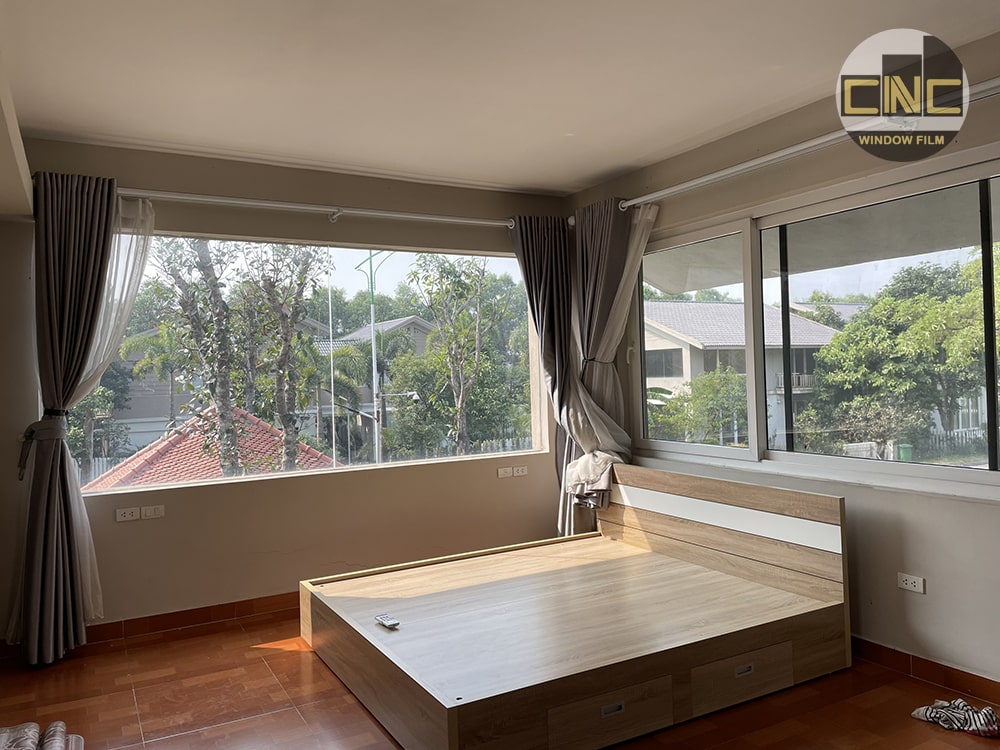 Dán kính cách nhiệt phòng ngủ