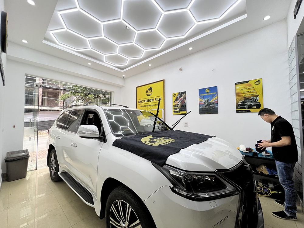 Dán kính xe Lexus 570