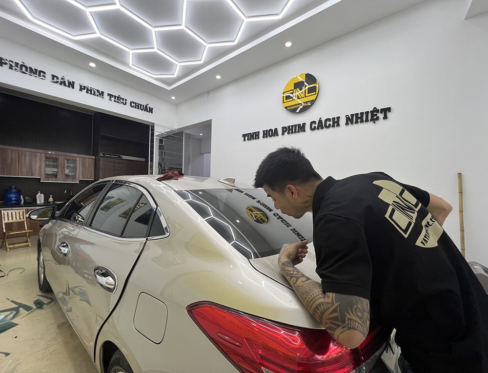 Dán kính xe Toyota Altis