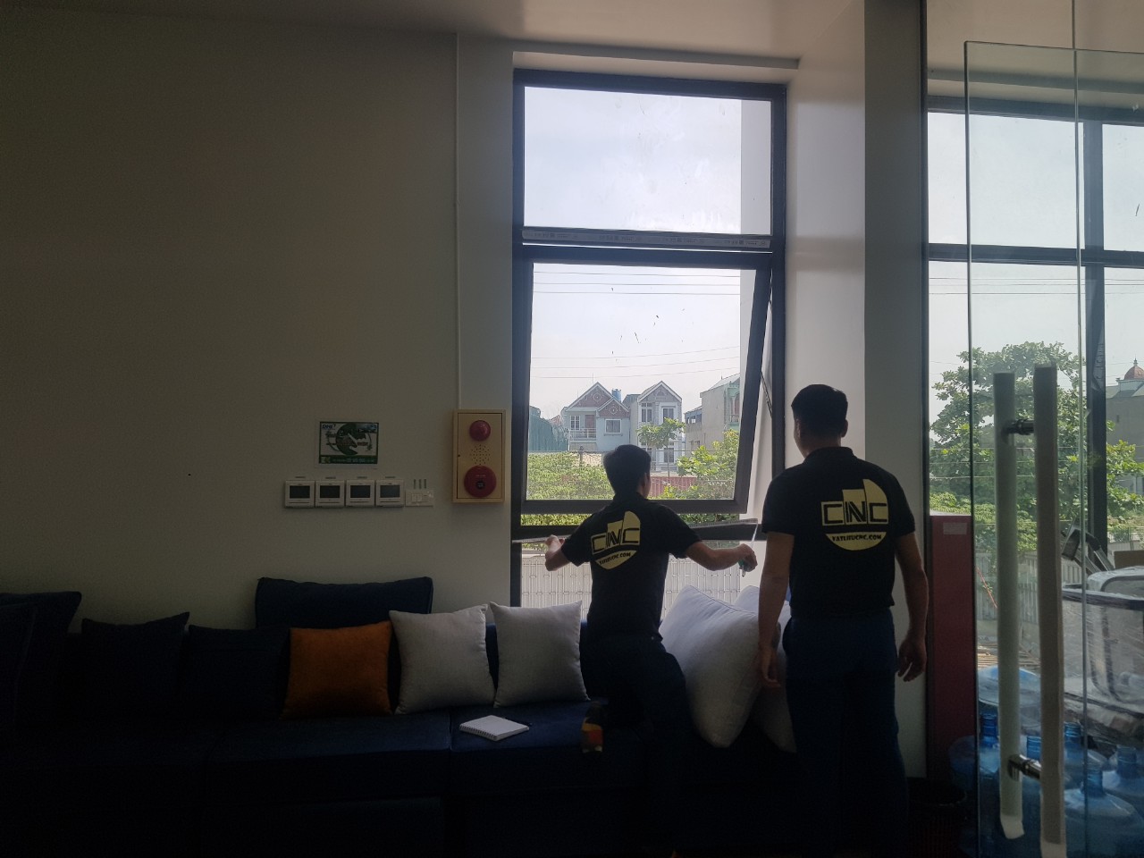 Khảo sát dán kính cách nhiệt