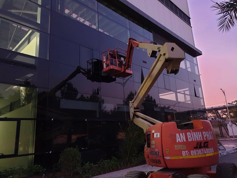 Dán kính đen tòa nhà