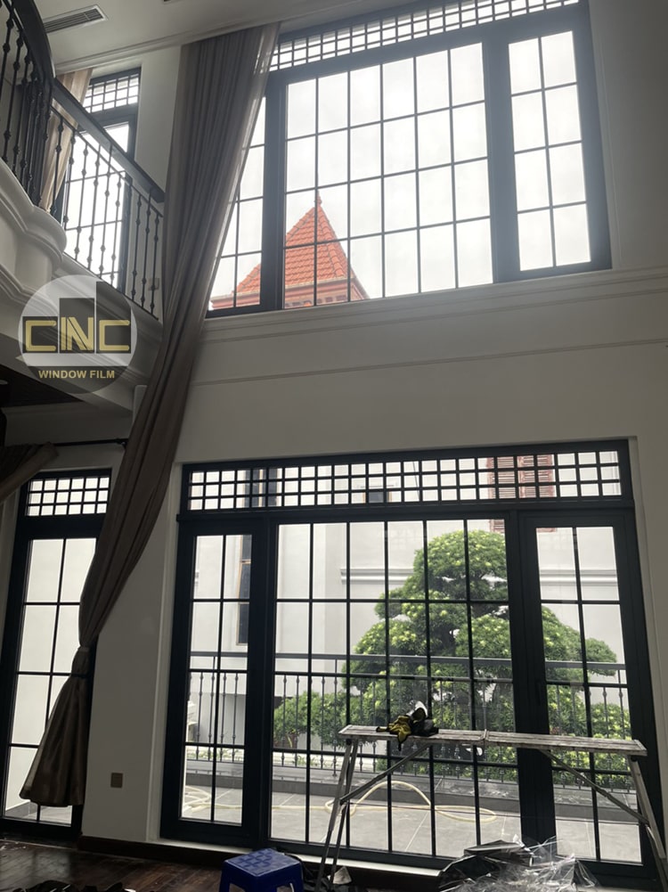 Phim dán kính đen trong suốt