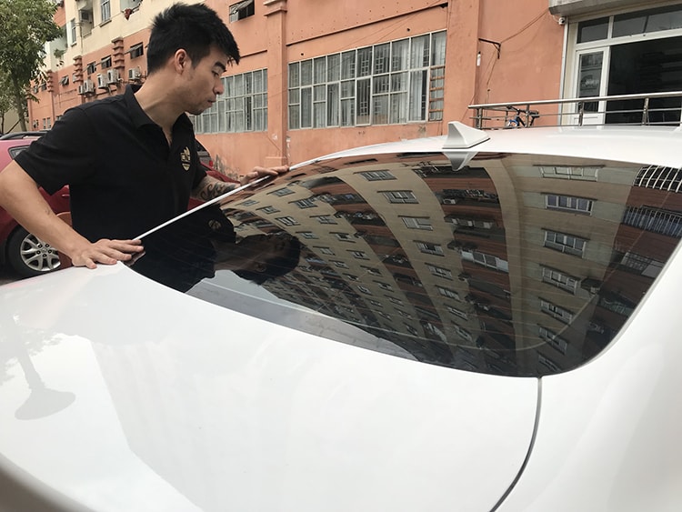 dán phim ô tô cho kính hậu cerato