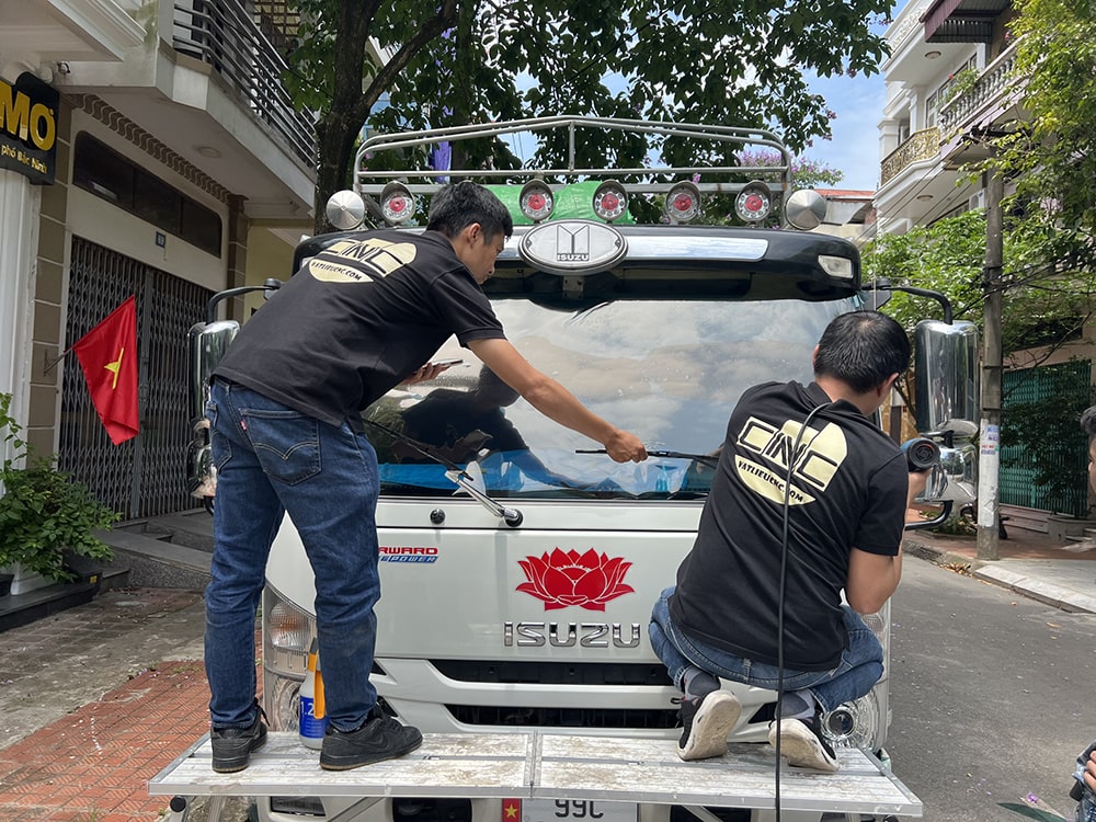 Dán kính chống nóng xe tải