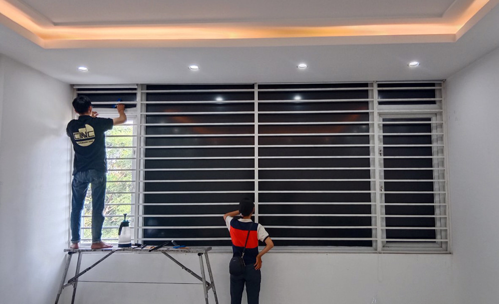 Phim dán kính đen