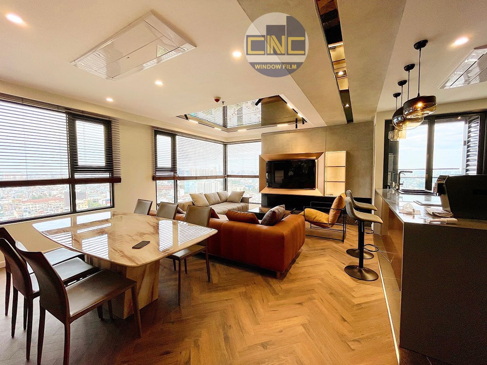 Dán kính chống nắng căn hộ lô góc