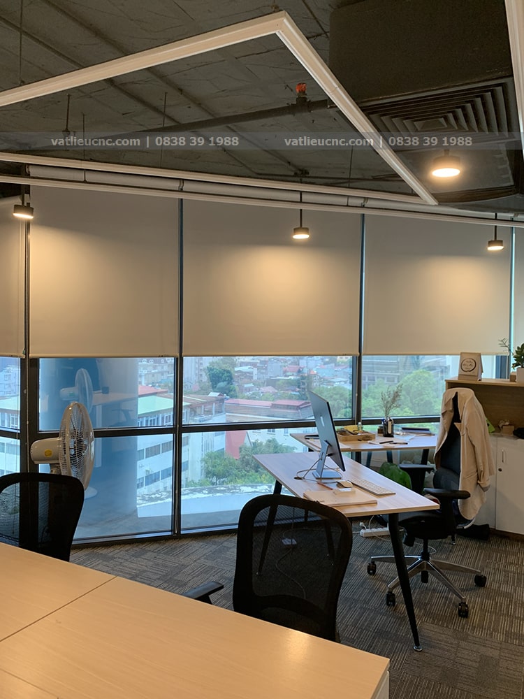 Rèm cuốn màu trắng