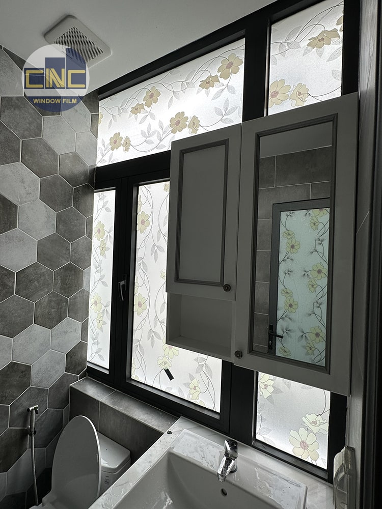 Dán kính mờ trang trí