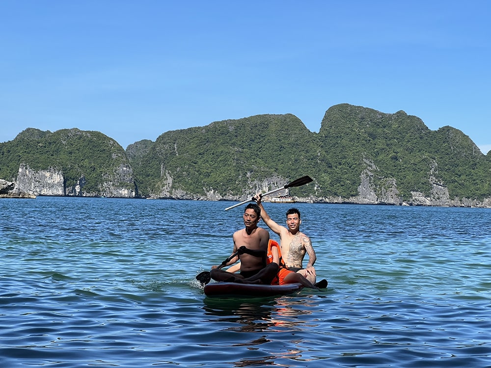 Trèo Sub trên vịnh