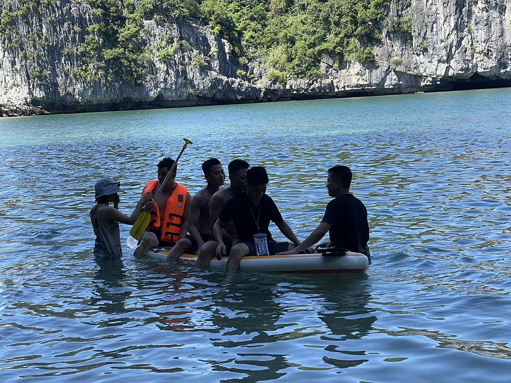 Vui chơi bên bãi biển xanh mát