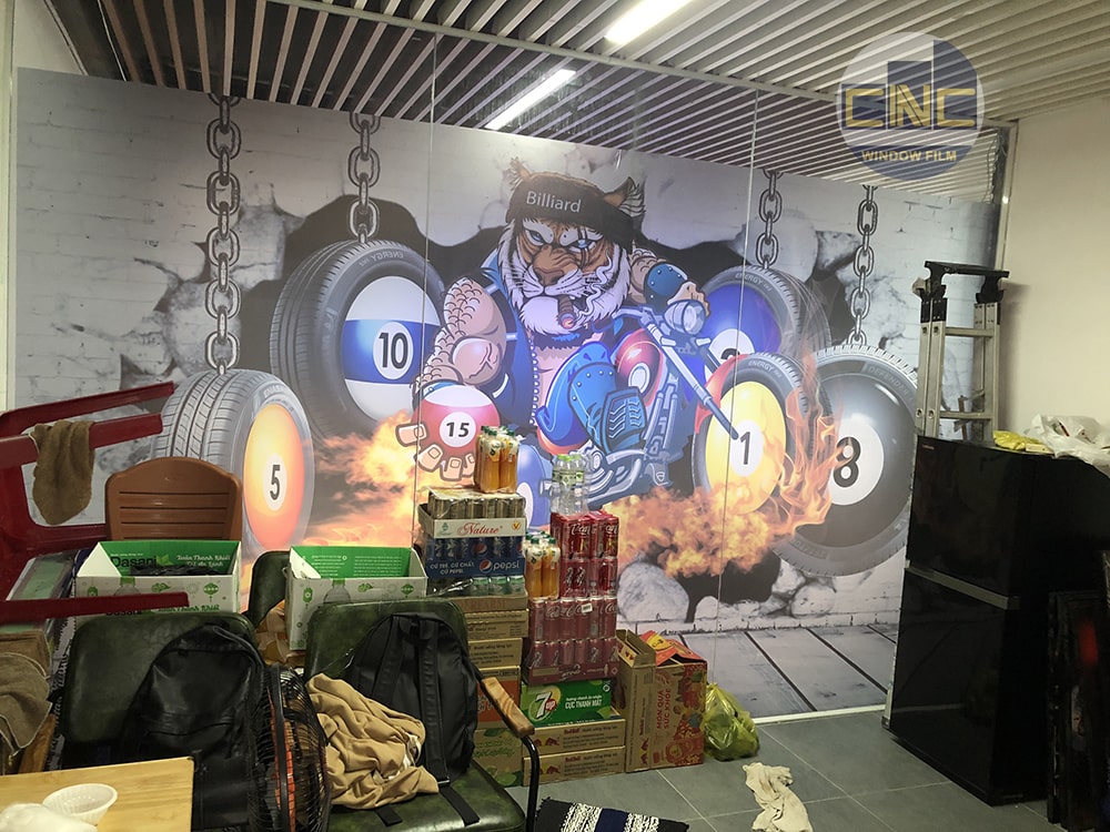 Dán kính che chắn khu vực kho