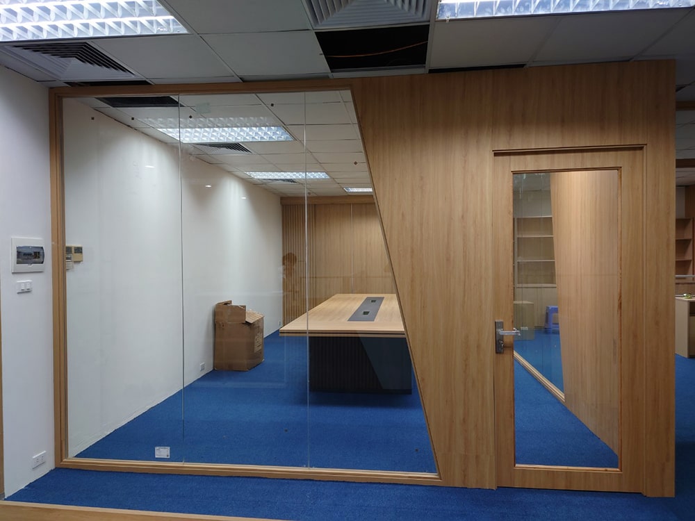 Những vách kính trống