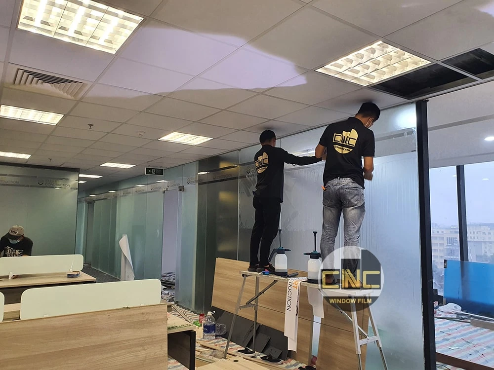 Thi công decal dán kính mờ