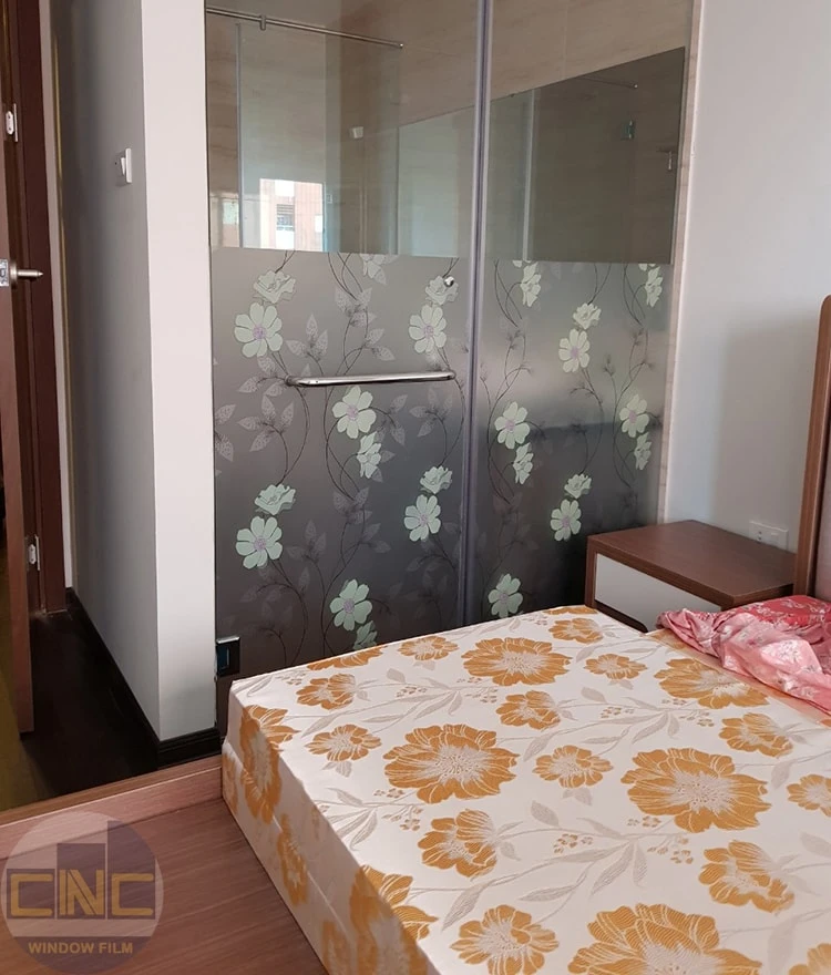 Giấy dán kính hoa dây vàng to