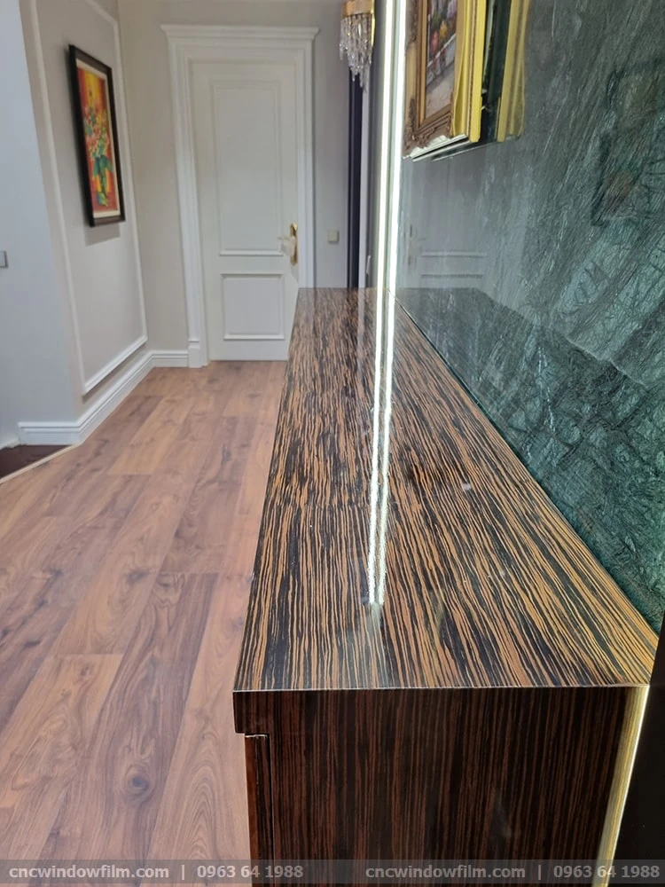 Dán bảo vệ mặt bàn