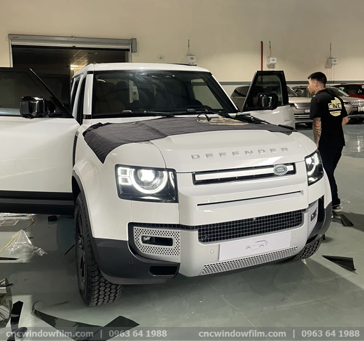 Dán kính đen ô tô