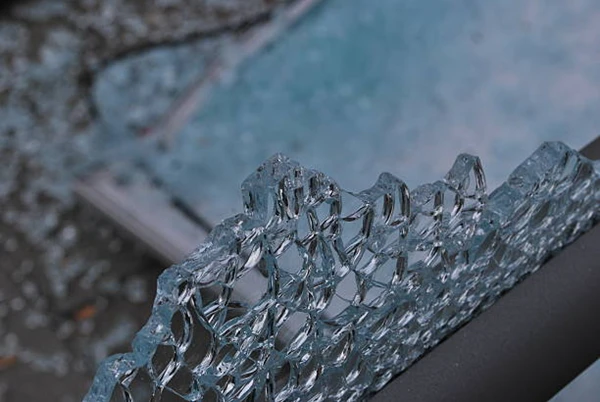 Kính cường lực cũng vỡ