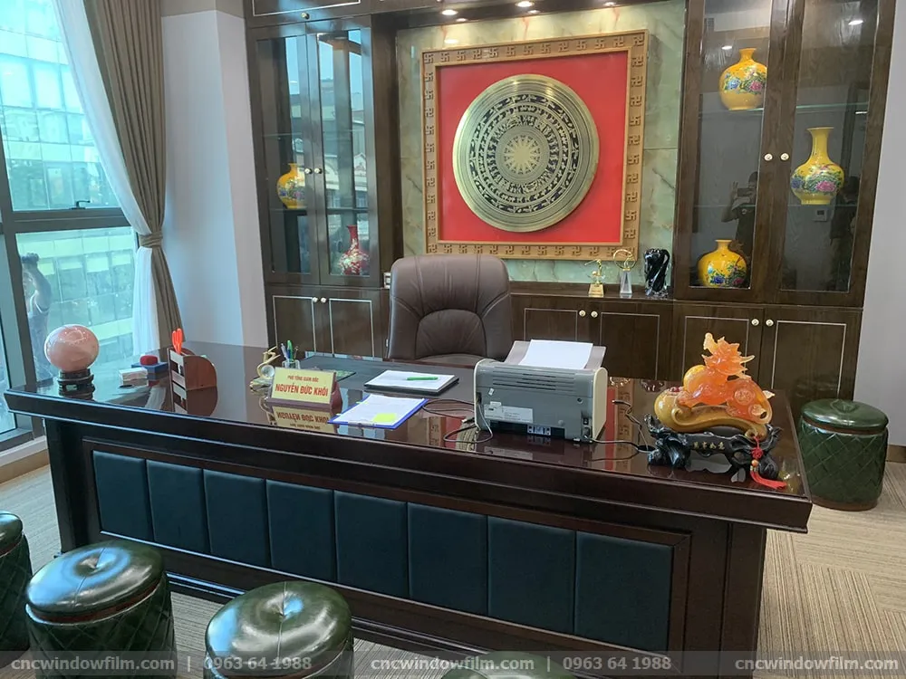 Dán ppf mặt bàn giám đốc