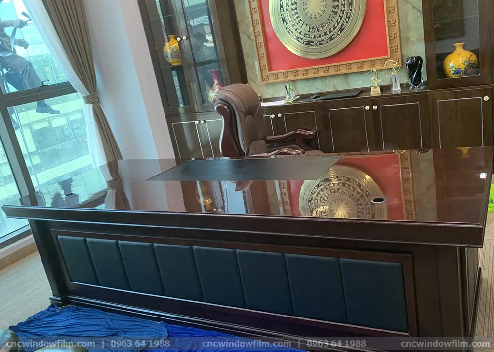 Dán bảo vệ mặt bàn