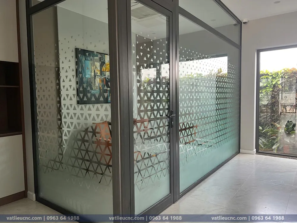 Dán kính văn phòng ấn tượng