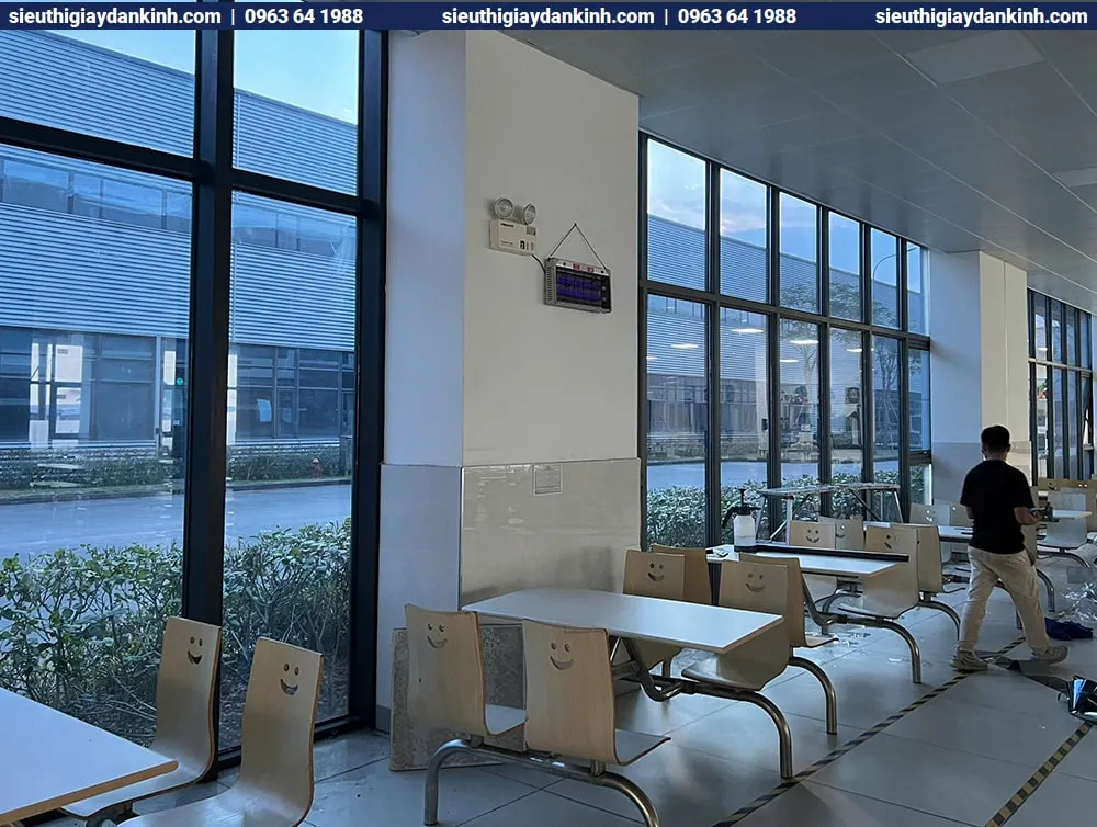 Dán kính chống nóng