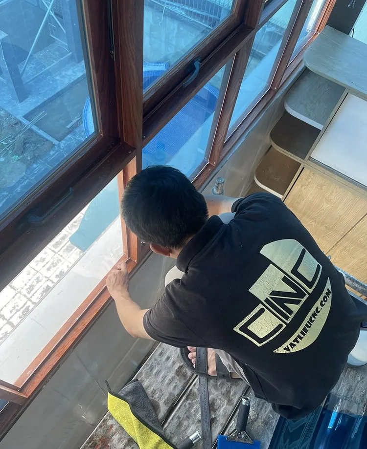 Dán kính chống nắng