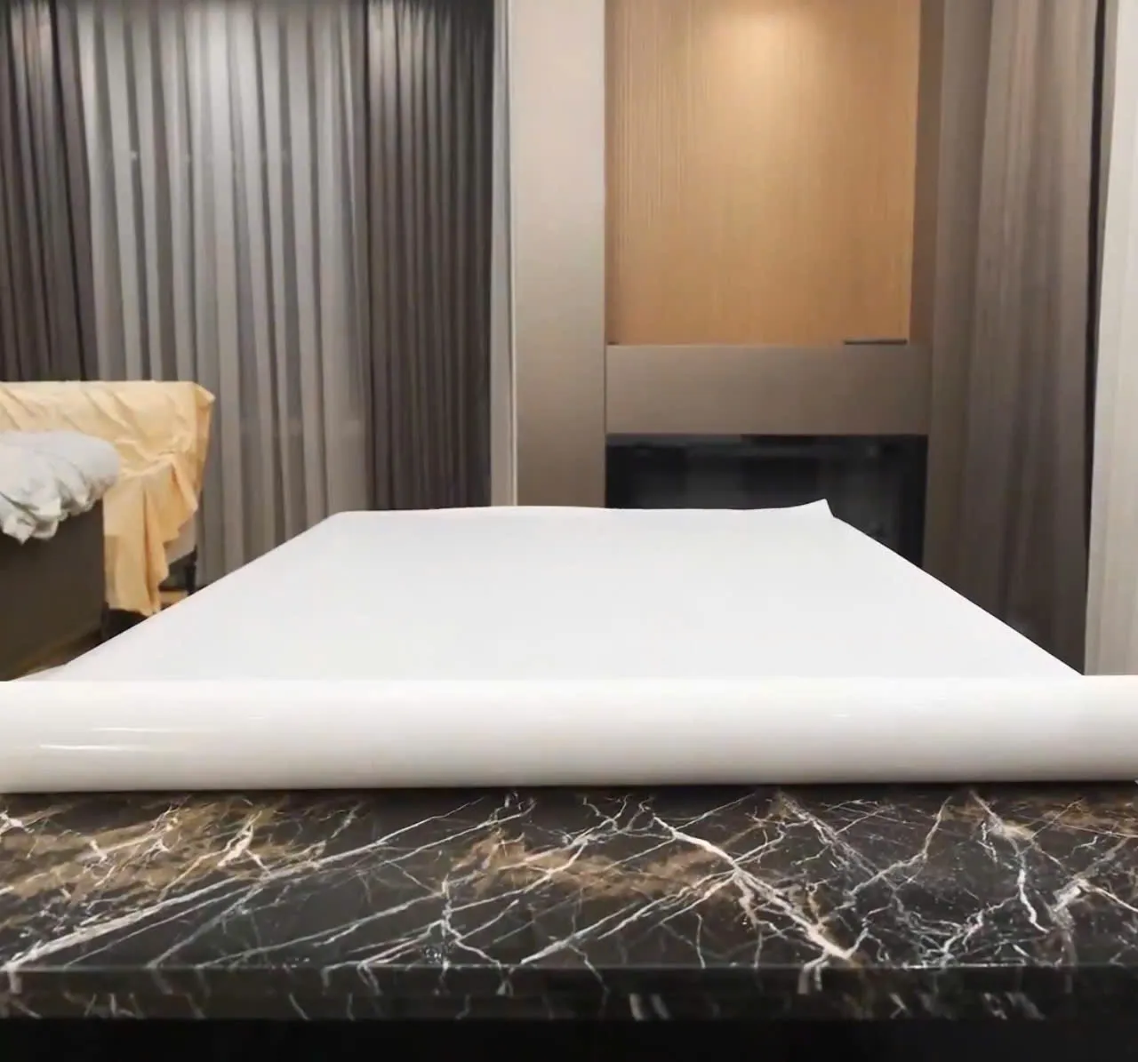 Phim bảo vệ mặt bàn