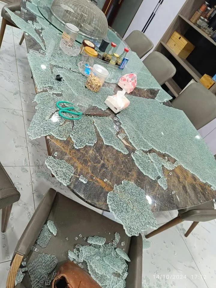 Kính cường lực bị vỡ