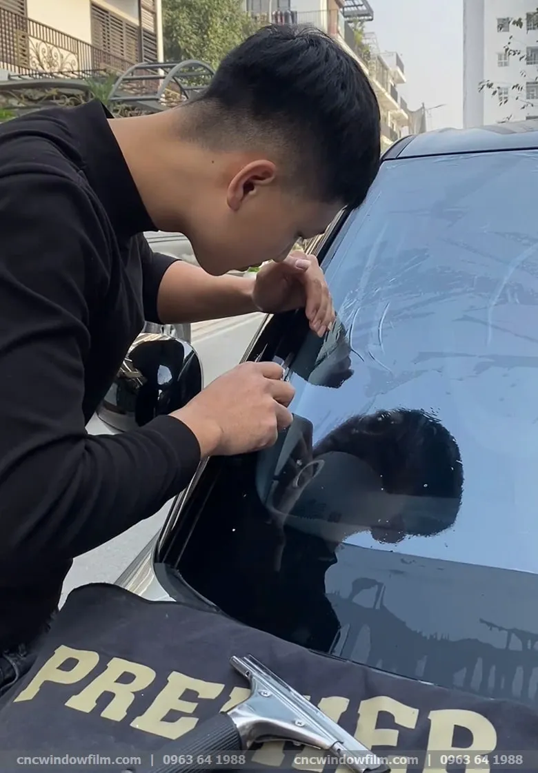 Cắt form kính lái