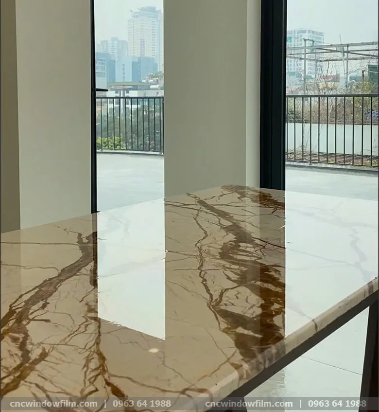 Dán bảo vệ bàn đá