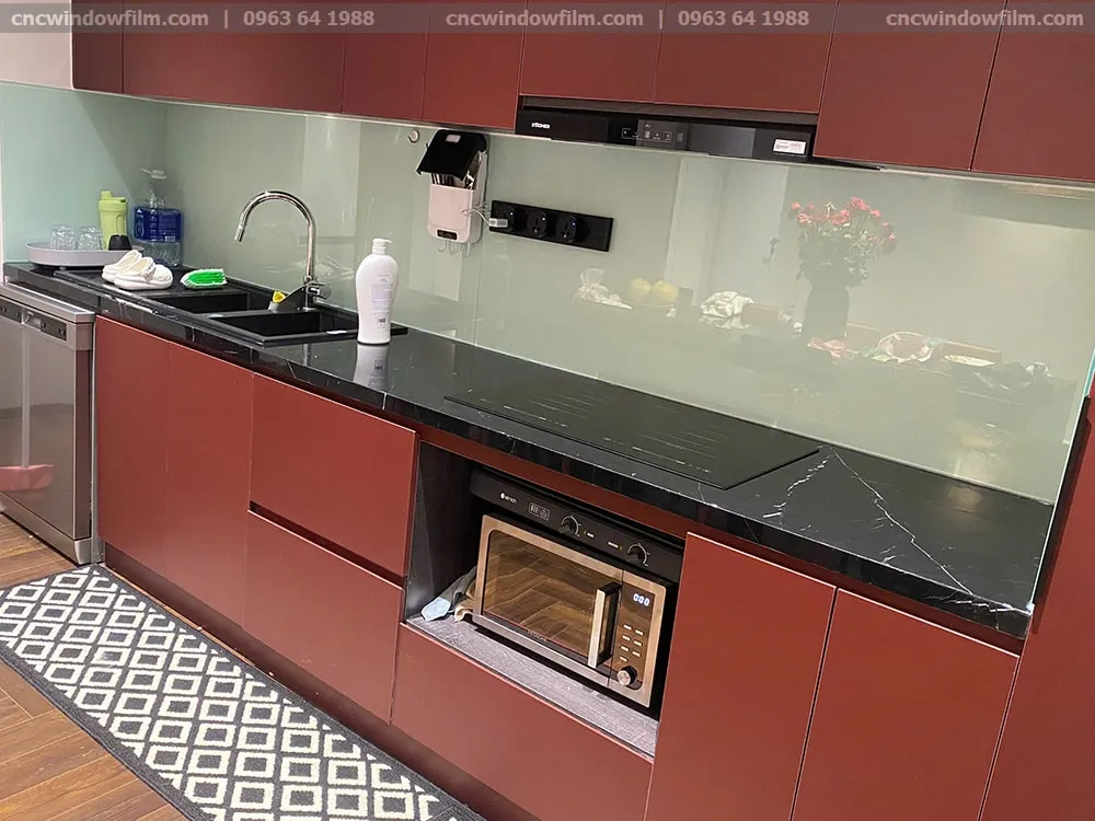 Dán bảo vệ bàn bếp