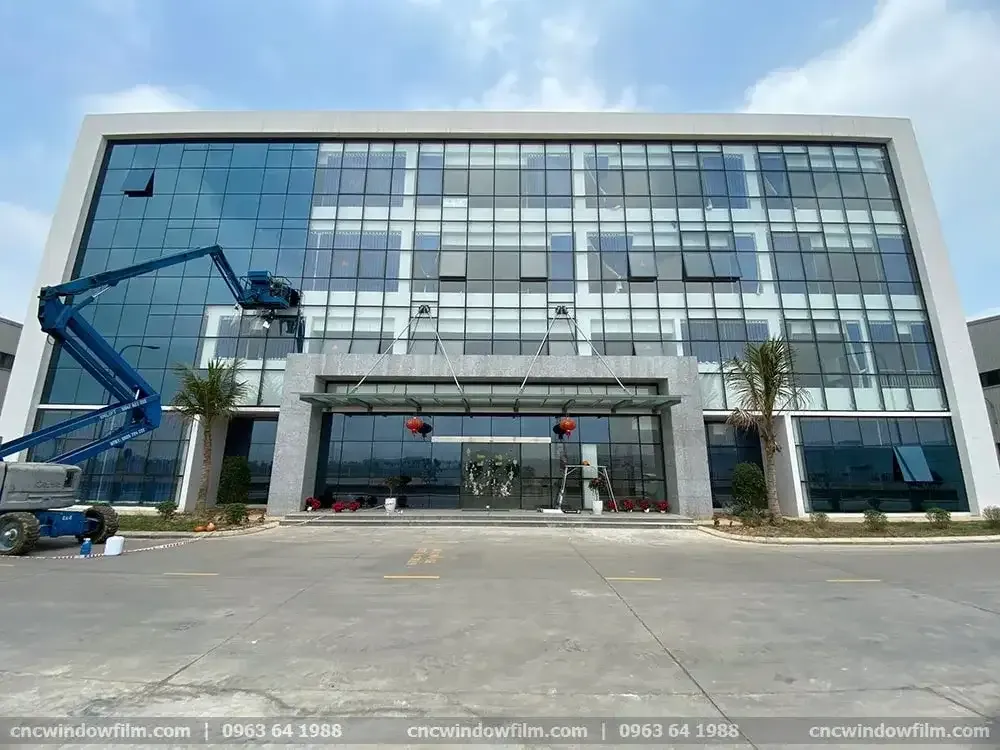 Mặt kính trắng kém thẩm mỹ