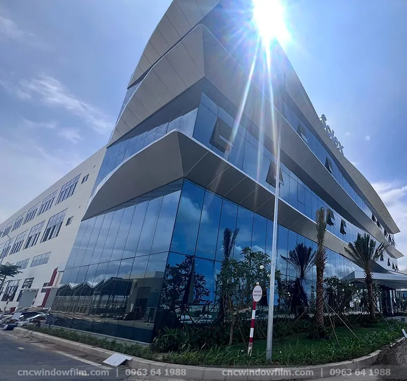 Dán kính chống nắng nóng