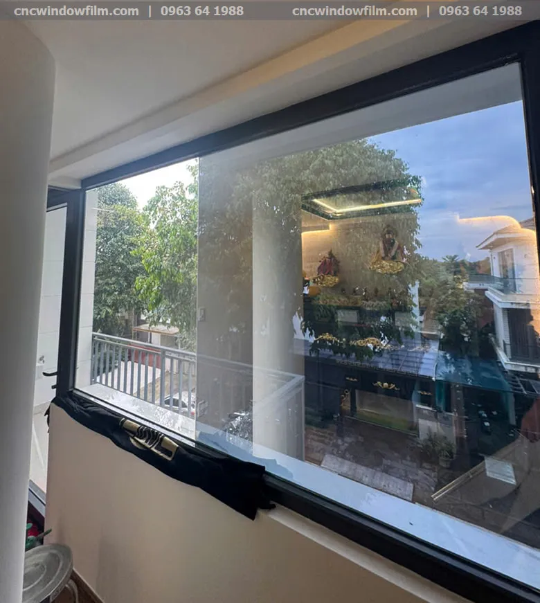 Giấy dán kính màu bạc